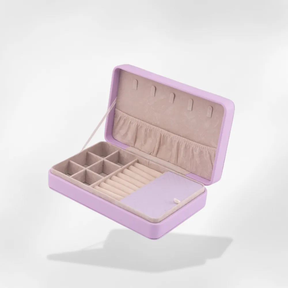 https://cdn.shopify.com/s/files/1/0889/8084/8989/files/Jolie_Bo_te_Bijoux_Fille_RoyalCoffer_13.webp?v=1755622822