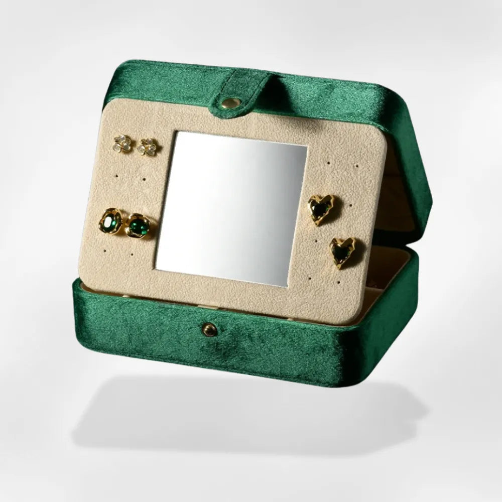 https://cdn.shopify.com/s/files/1/0889/8084/8989/files/Petite_Bo_te_Transport_Bijoux_2.webp?v=1754921883