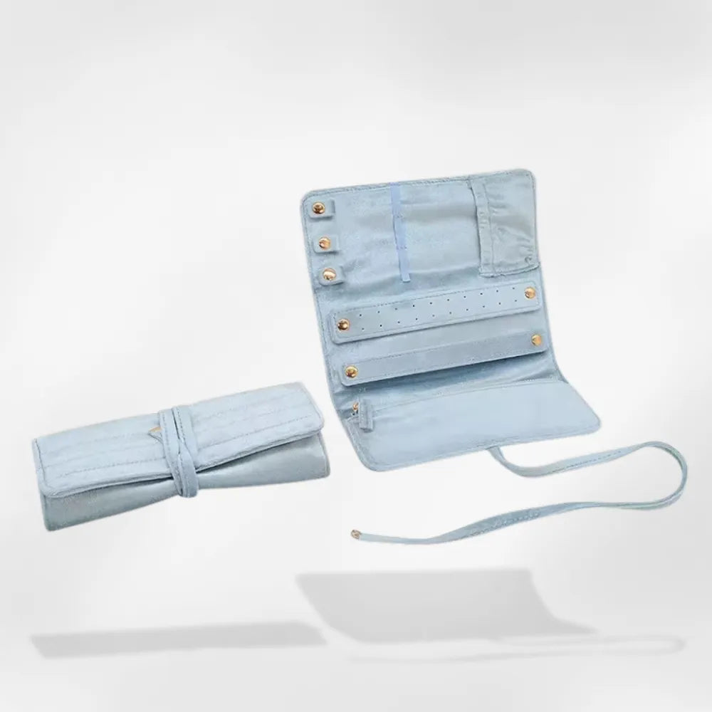 https://cdn.shopify.com/s/files/1/0889/8084/8989/files/Pochette_Bijoux_RoyalCoffer_6.webp?v=1758922731