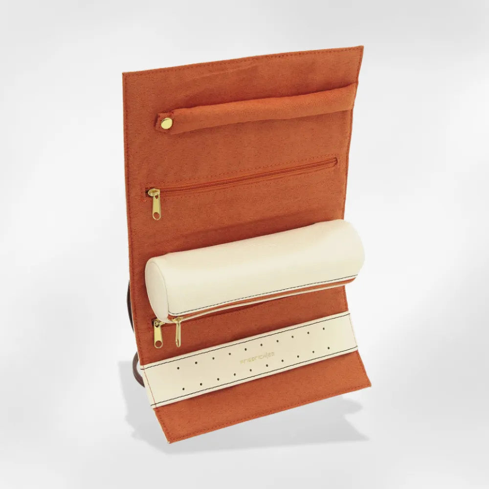 https://cdn.shopify.com/s/files/1/0889/8084/8989/files/Pochette_Bijoux_Voyage_Cuir_RoyalCoffer_10.webp?v=1751667994