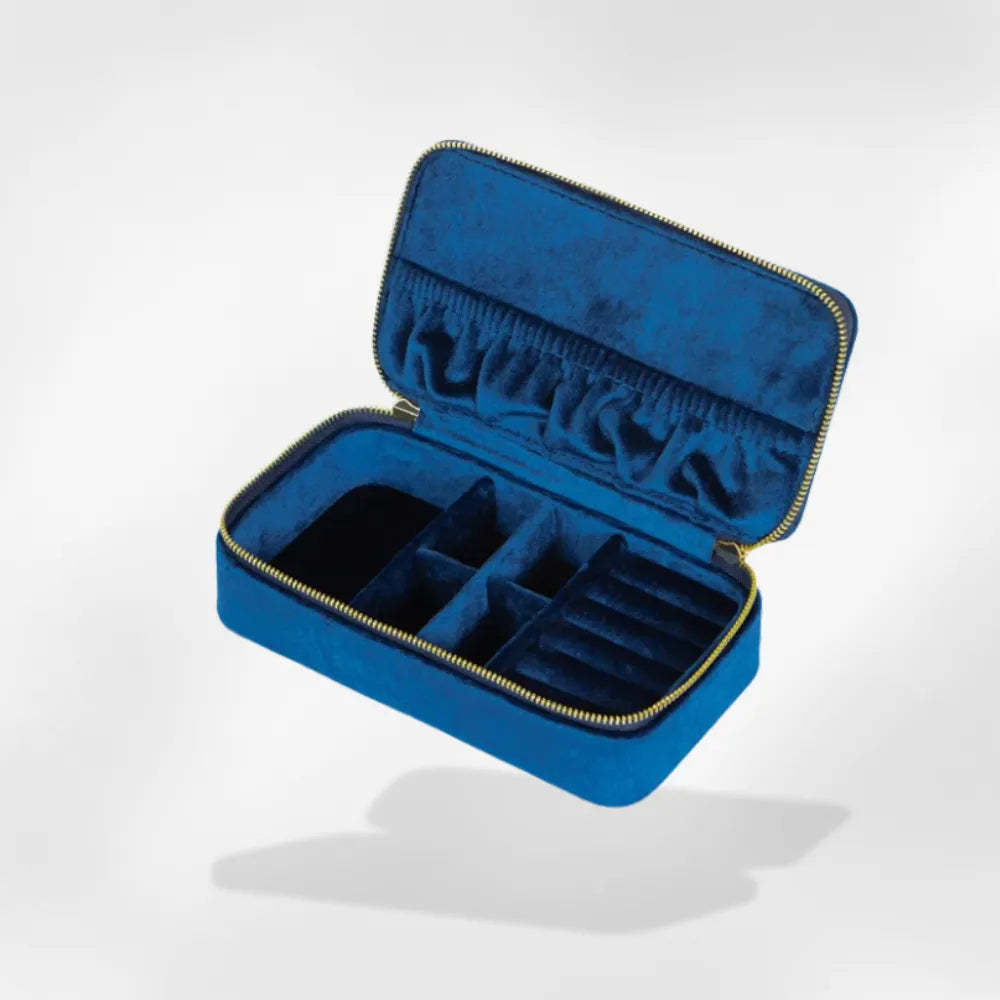 https://cdn.shopify.com/s/files/1/0889/8084/8989/files/Rangement_Bijoux_Nomade_RoyalCoffer_13456.webp?v=1753972304