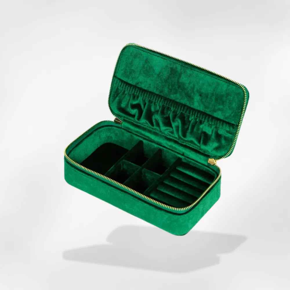 https://cdn.shopify.com/s/files/1/0889/8084/8989/files/Rangement_Bijoux_Nomade_RoyalCoffer_1345.webp?v=1753972296