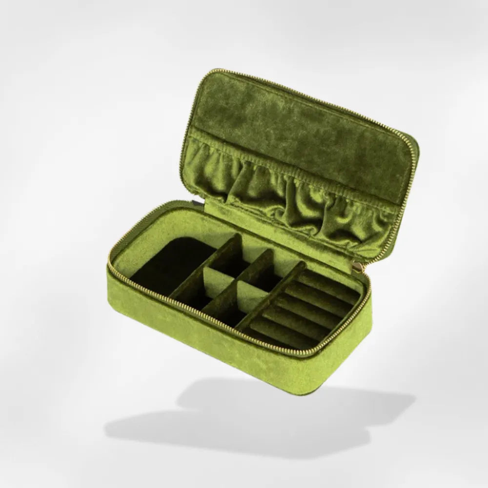 https://cdn.shopify.com/s/files/1/0889/8084/8989/files/Rangement_Bijoux_Nomade_RoyalCoffer_13.webp?v=1753972275