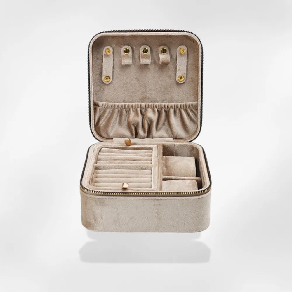 https://cdn.shopify.com/s/files/1/0889/8084/8989/files/Rangement_Bijoux_Velours_royalcoffer_3.webp?v=1753806426