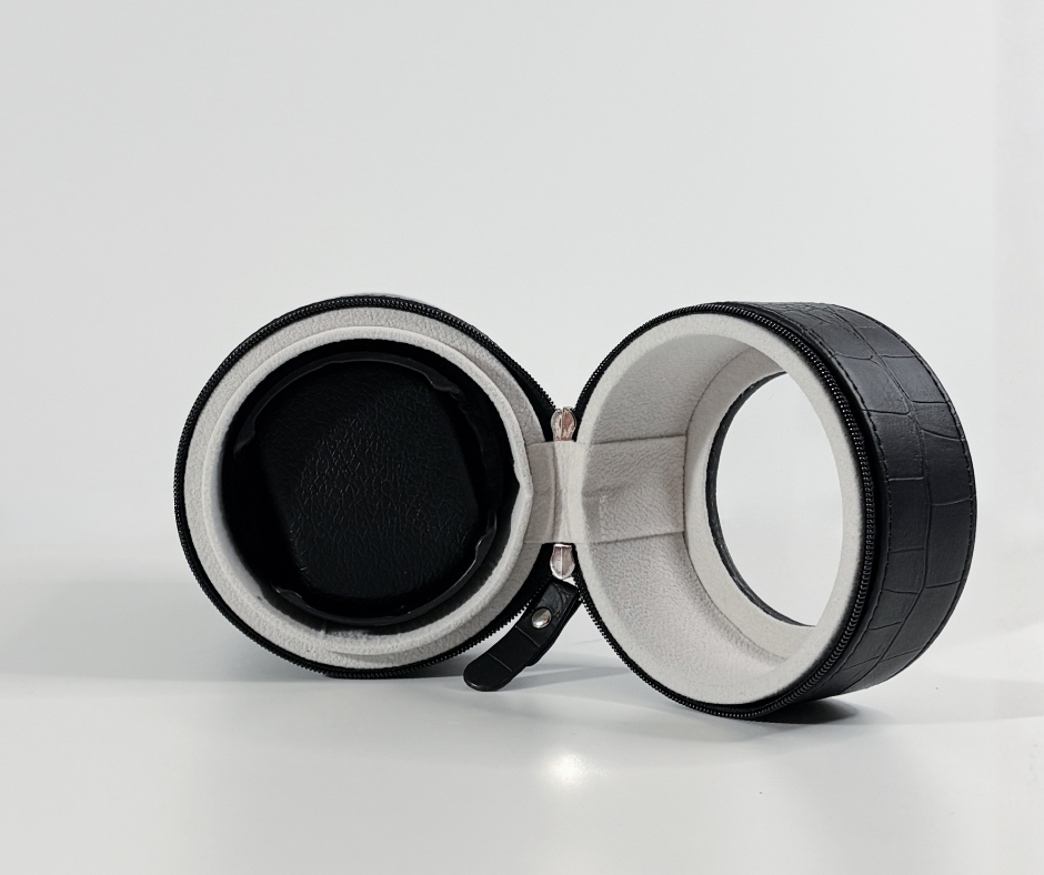 https://cdn.shopify.com/s/files/1/0774/4372/7708/files/Remontoir_portable_-_4.png?v=1771350821