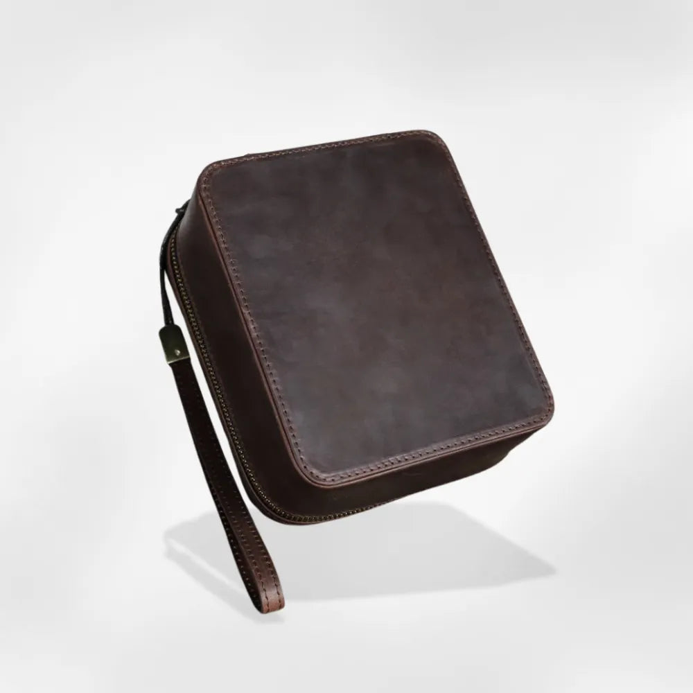 https://cdn.shopify.com/s/files/1/0889/8084/8989/files/RoyalCoffer_Bo_te_Bijoux_et_Lunettes_Homme3.webp?v=1751293333