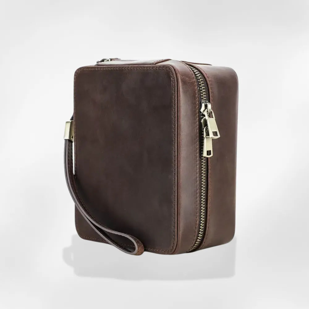 https://cdn.shopify.com/s/files/1/0889/8084/8989/files/RoyalCoffer_Bo_te_Bijoux_et_Lunettes_Homme4.webp?v=1751293342