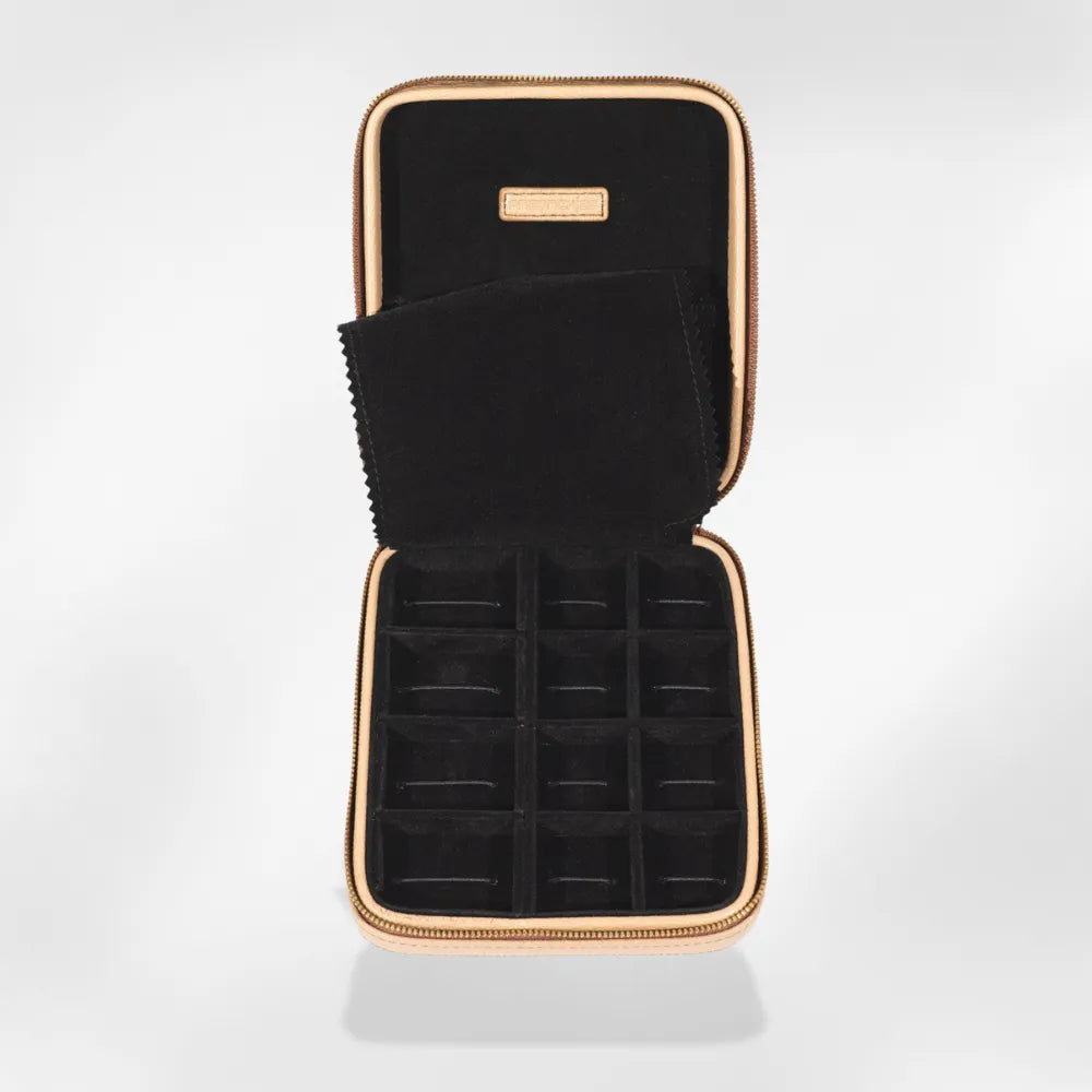 https://cdn.shopify.com/s/files/1/0889/8084/8989/files/Royalcoffer_tui_bijoux_de_voyage.webp?v=1749831673