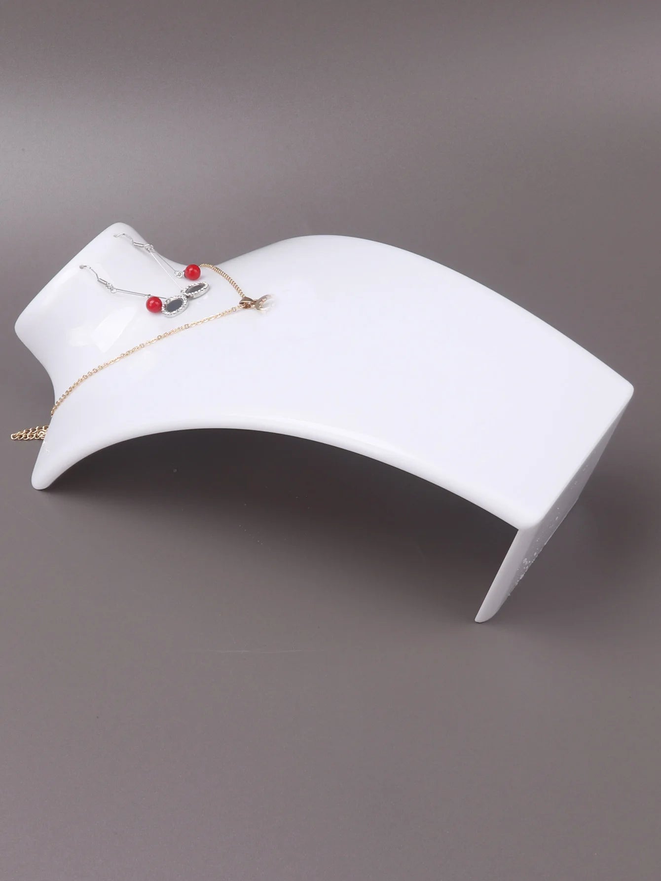 Présentoir Collier Buste Plastique 3 Coloris