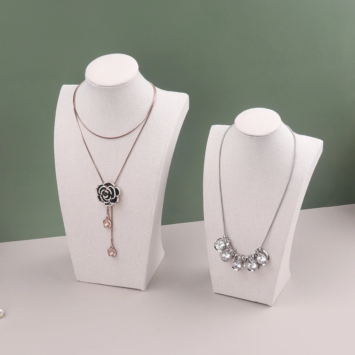 Buste Collier Coton Lin Beige Pendentif