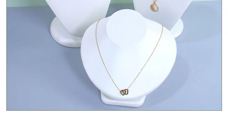 Présentoir Collier Buste Simili Cuir Brillant