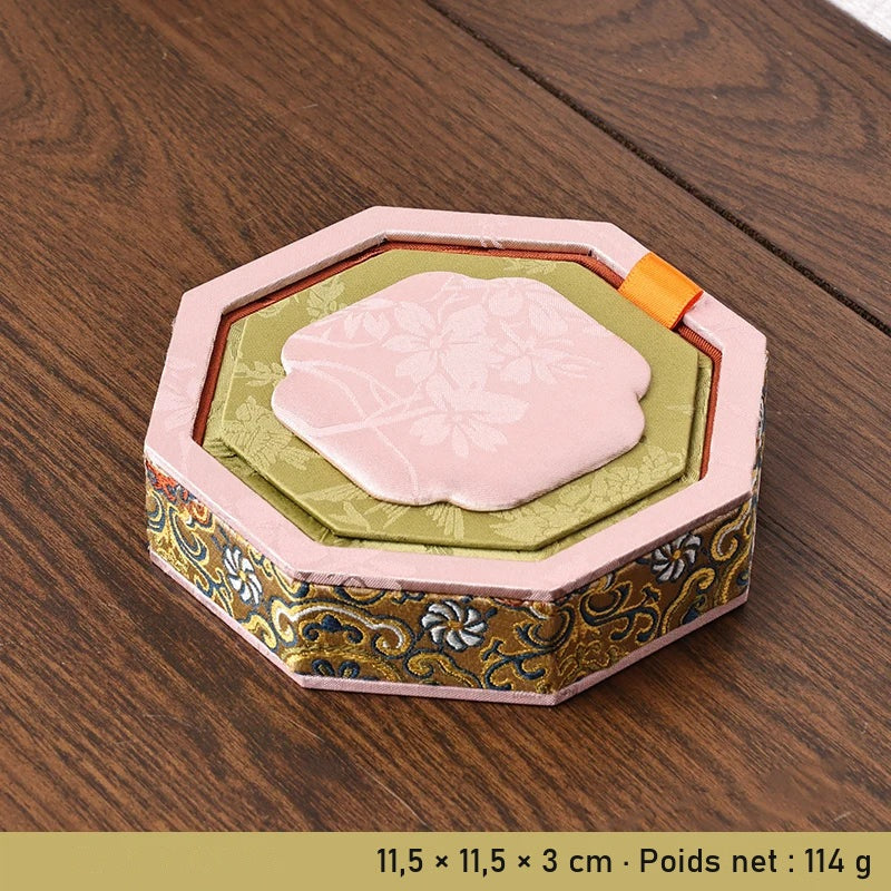 Boîte à bijoux en brocart vert – boîte octogonale 11,5 x 11,5 cm sur table en bois