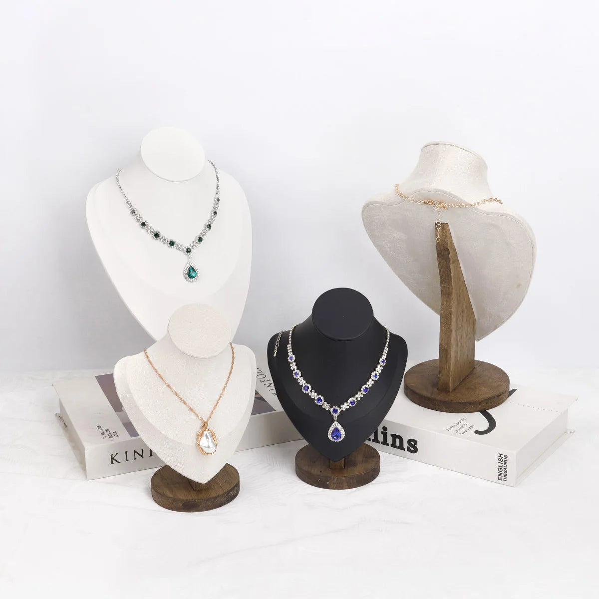Buste Collier Velours Cuir Mannequin Vitrine