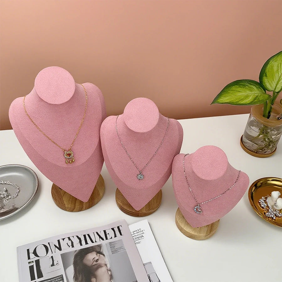 Buste Cou Cuir Rose Portrait Vitrine
