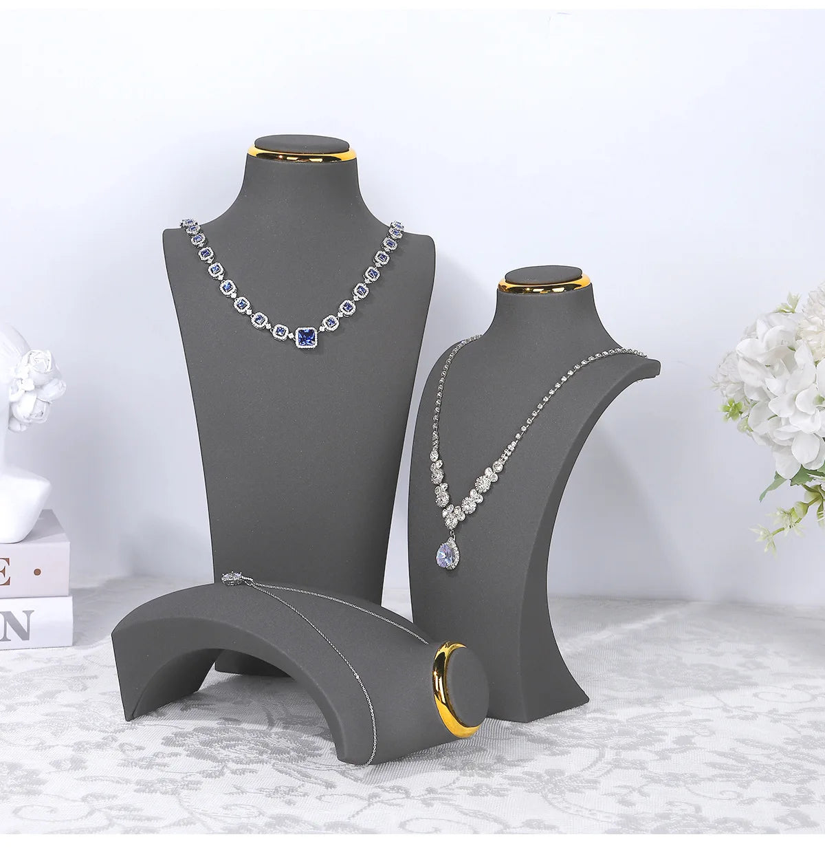 Présentoir Collier Buste Simili Cuir Doré