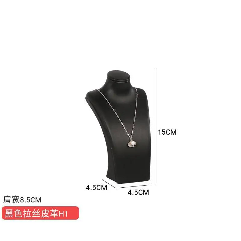 Buste Collier Cuir Simili Blanc Pendentif