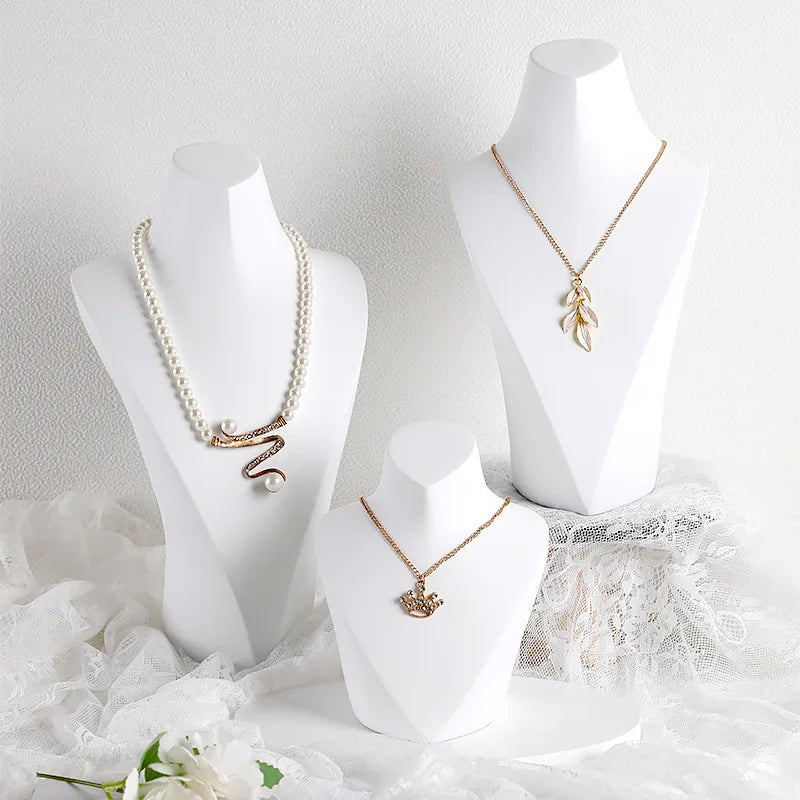 Buste Collier Résine Blanche Cuir Mannequin