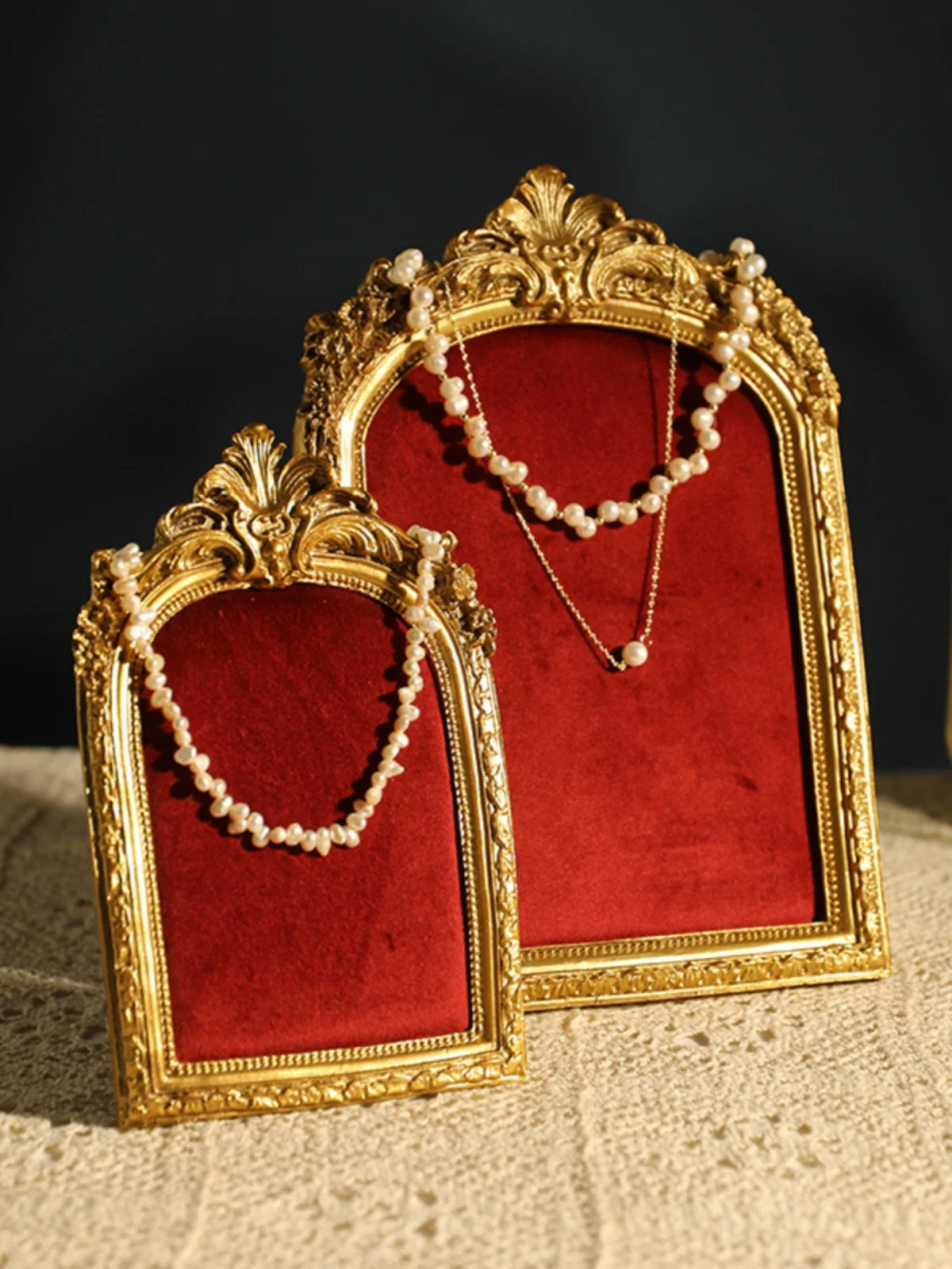 Présentoir Bijoux Velours Rouge et Doré