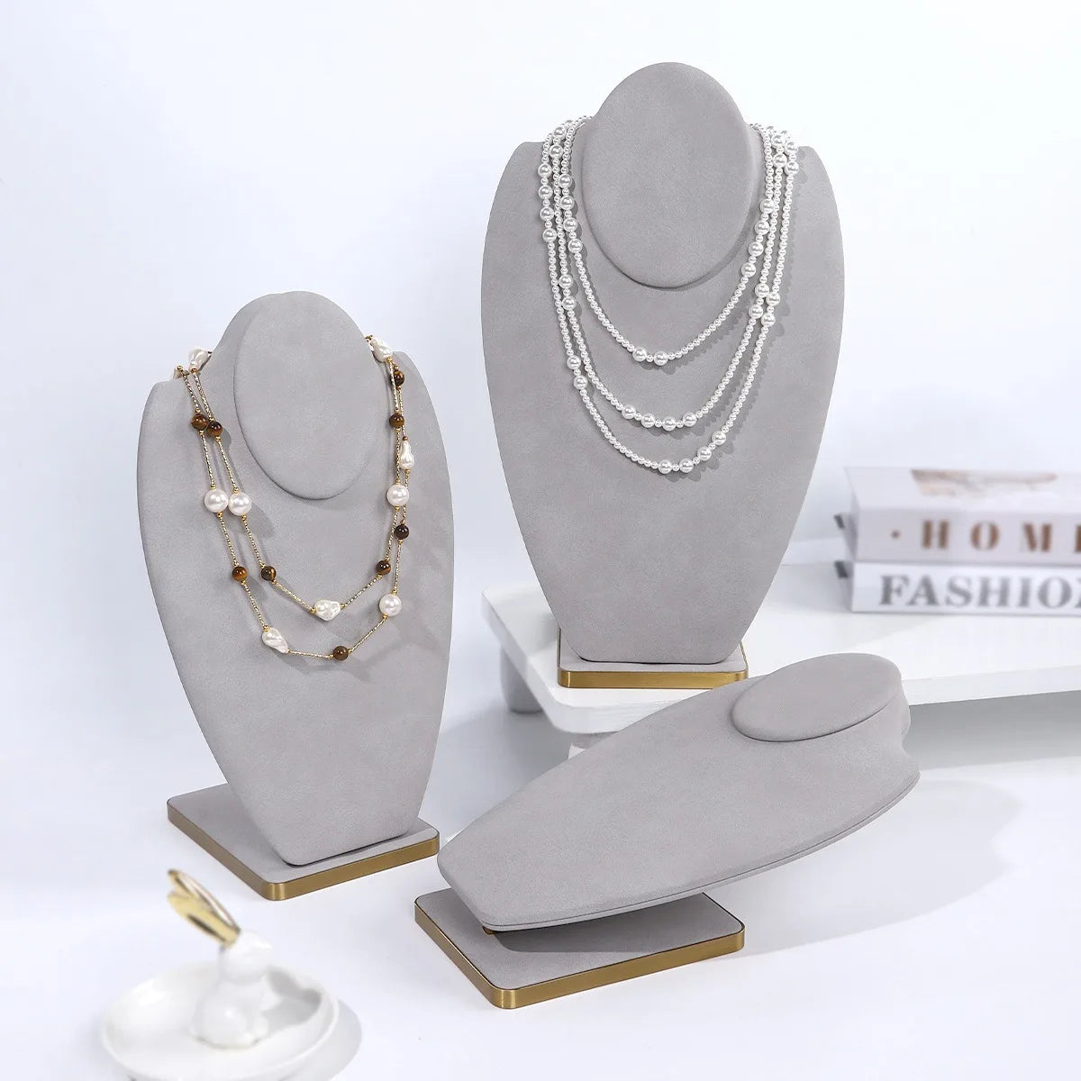 Buste Présentoir Collier Velours Gris