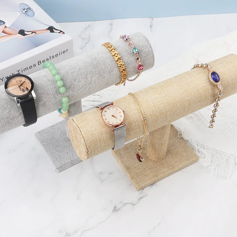 Buste Collier Velours Bracelet Montre T-bar
