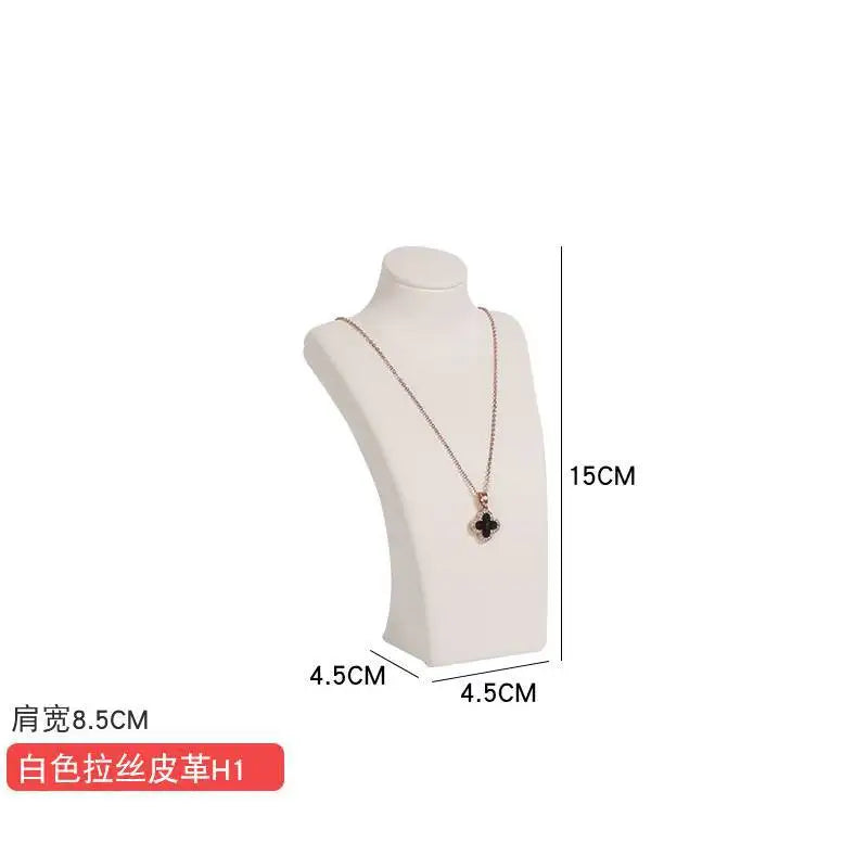 Buste Collier Cuir Simili Blanc Pendentif