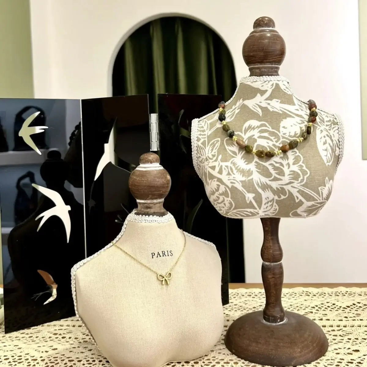 Présentoir Collier Bois Massif Vintage Vitrine