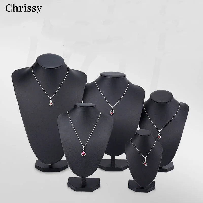 Buste Collier Simili Cuir Noir Pendentif