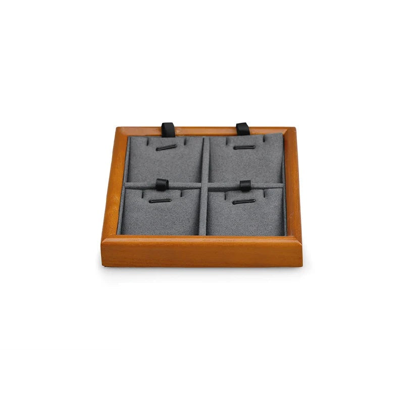 Plateau Bijoux Bois Massif Tiroir Rangement – détail d'un compartiment du plateau gris avec bague