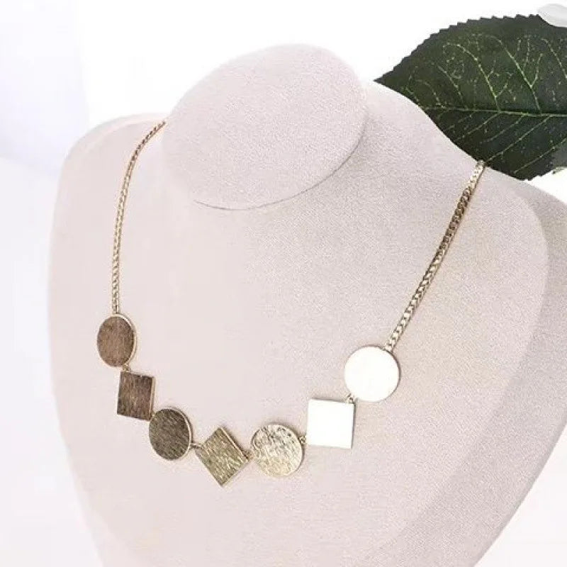 Buste Collier Bois Massif Portrait