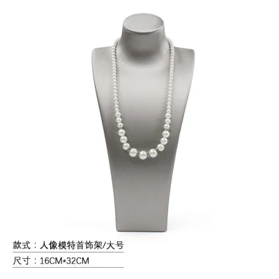 Buste Cou Cuir Blanc Mannequin Pendentif