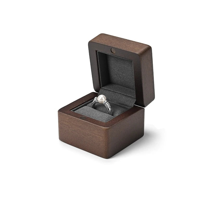 Boîte à bague en bois foncé – couvercle droit, intérieur gris