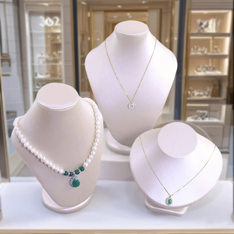 Présentoir Collier Buste Simili Cuir Brillant
