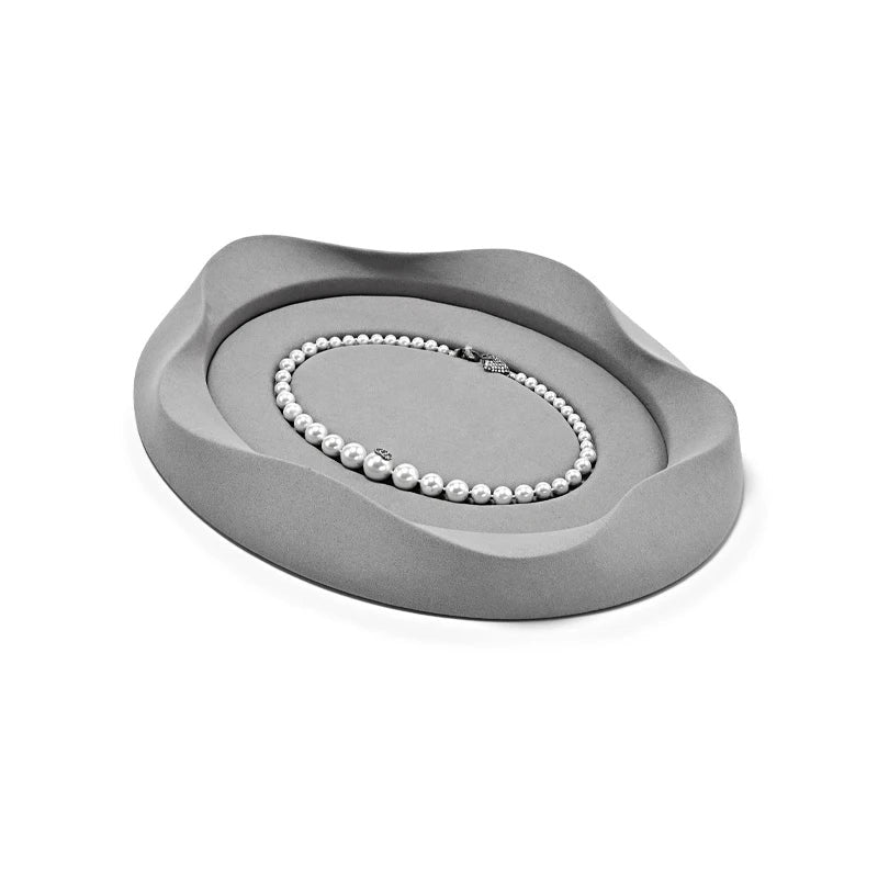 Plateau velours gris pétale – configuration à 4 compartiments sur fond blanc