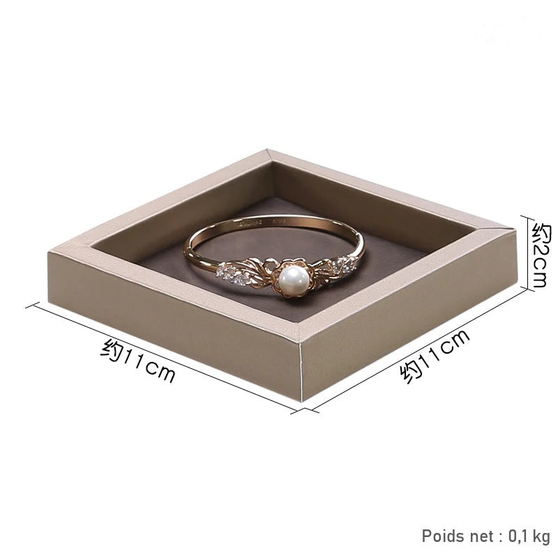 Plateau bijoux taupe – Petit plateau plat 11 x 11 cm avec bracelet