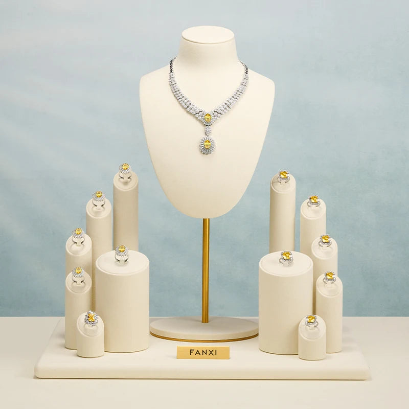 Buste Collier Bague Beige Vitrine Magasin
