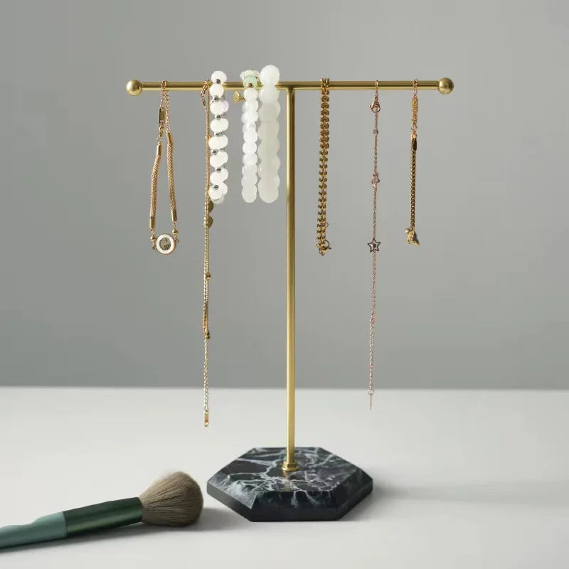 Présentoir Collier Métal Socle Marbre Élégant