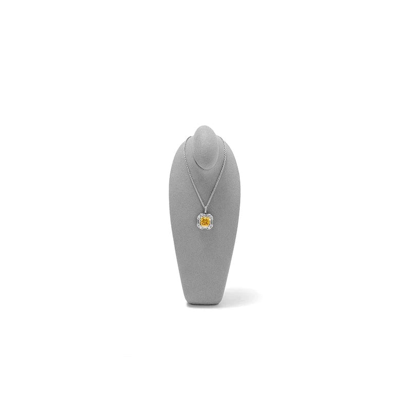 Buste collier microfibre gris 18,7 cm sur fond blanc