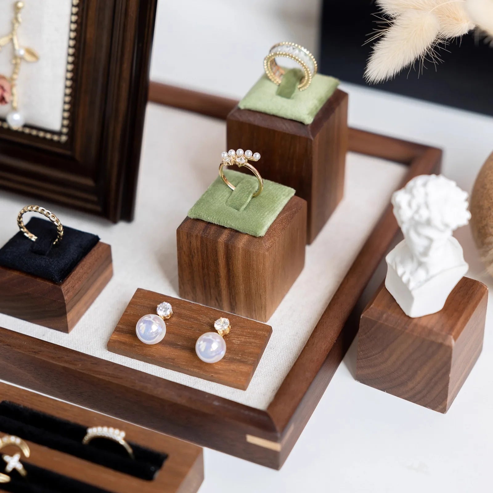 Support Bague Carre Noyer Comptoir Vitrine