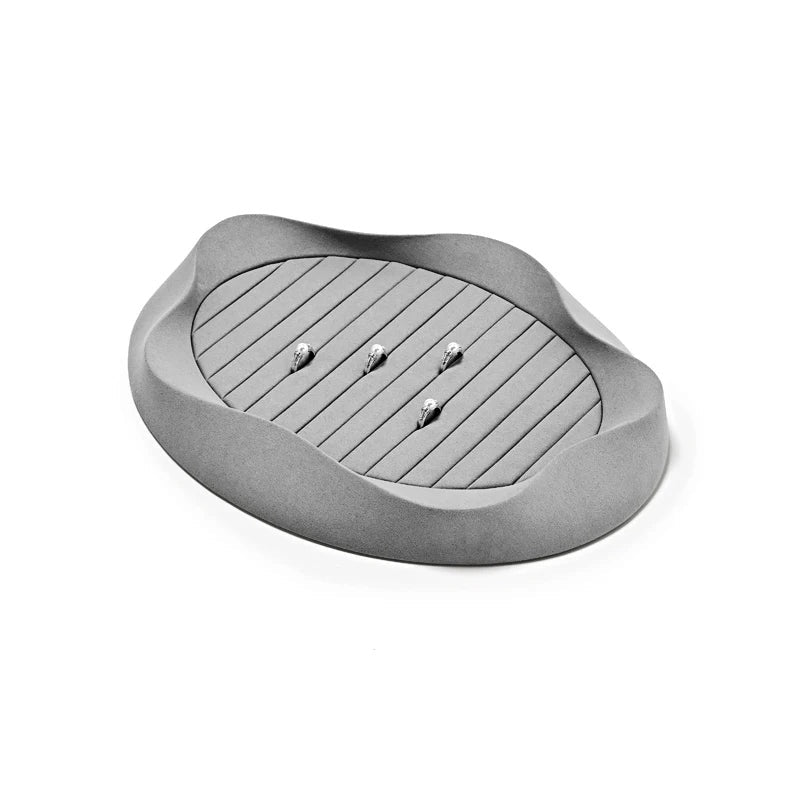 Plateau velours gris pétale – configuration collier sur fond blanc