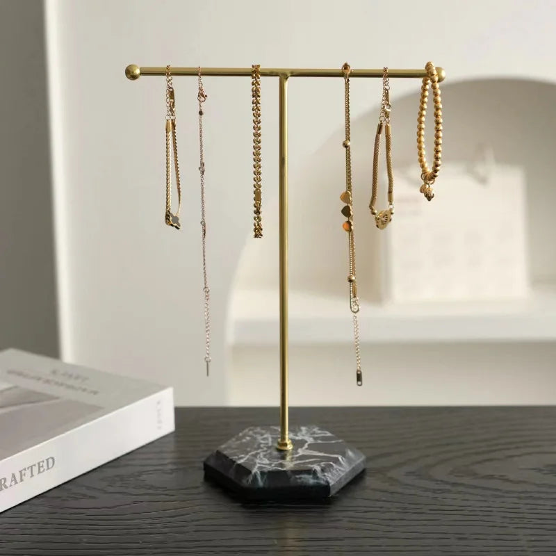 Présentoir Collier Métal Socle Marbre Élégant