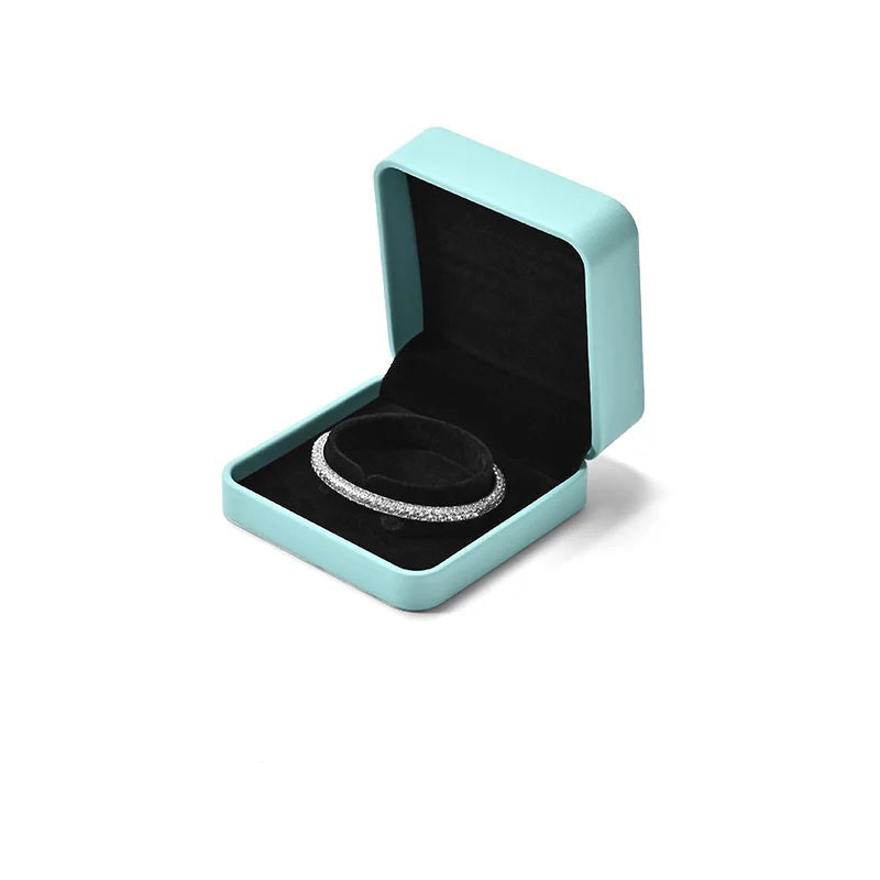 Écrin bijoux cuir turquoise – boîte longue avec bracelet chaîne