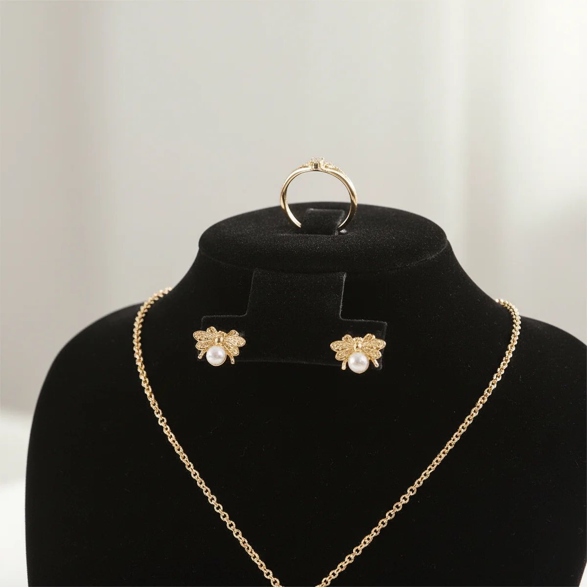 Buste Bijoux Cuir Présentation Vue 4