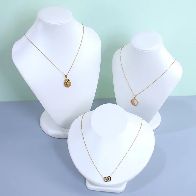 Présentoir Collier Buste Simili Cuir Brillant