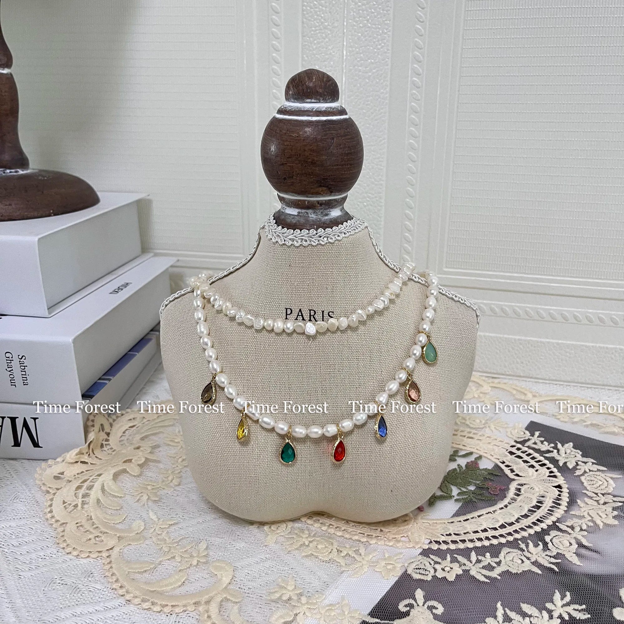 Buste Présentoir Collier Velours Motif Classique