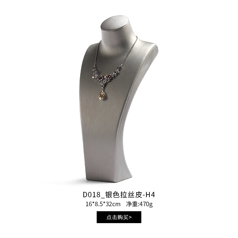 Buste Cou Cuir Portrait Mannequin Pendentif