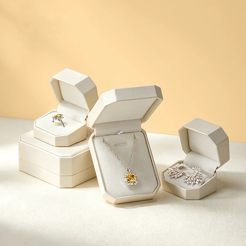 Écrin à Bijoux Simili Cuir Ivoire Octogonal, 7 Formats