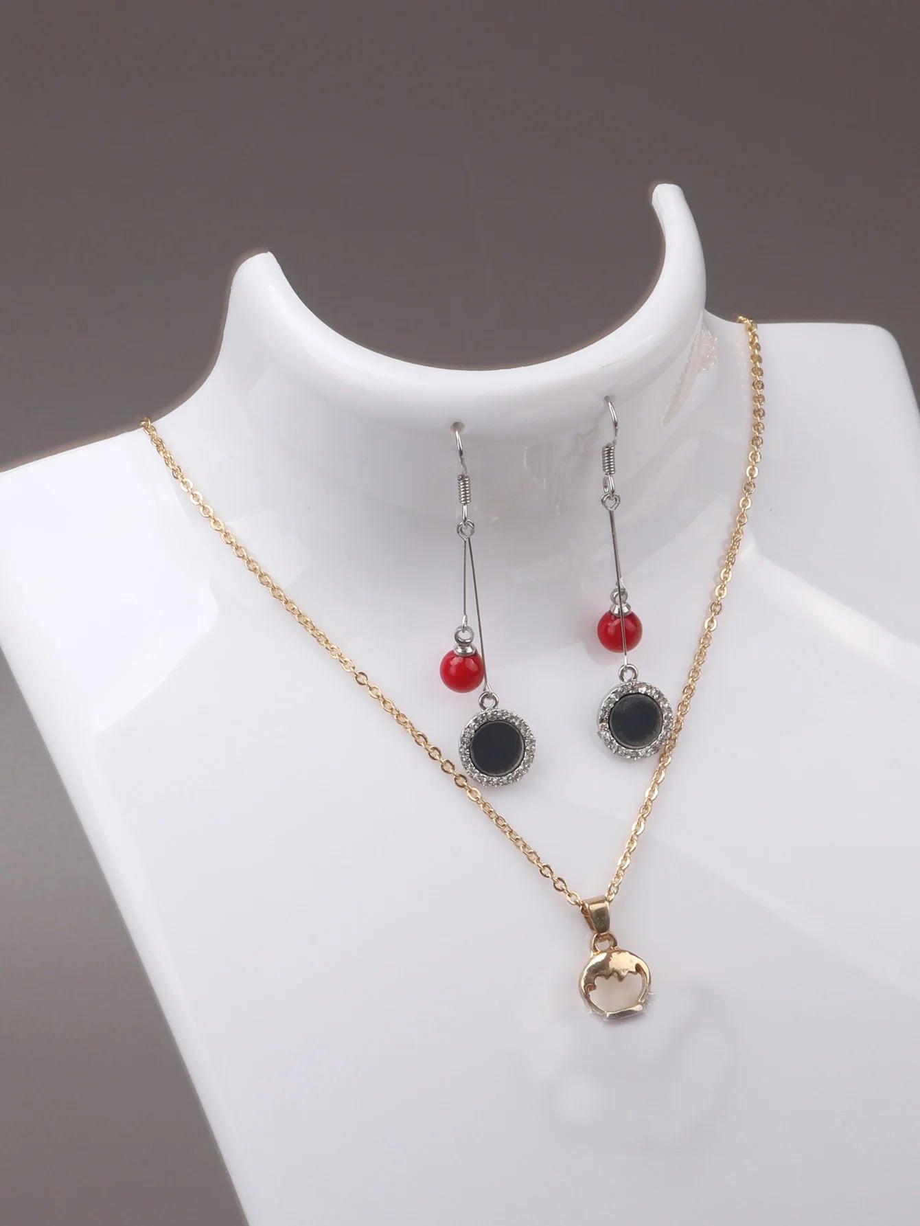 Présentoir Collier Buste Plastique 3 Coloris