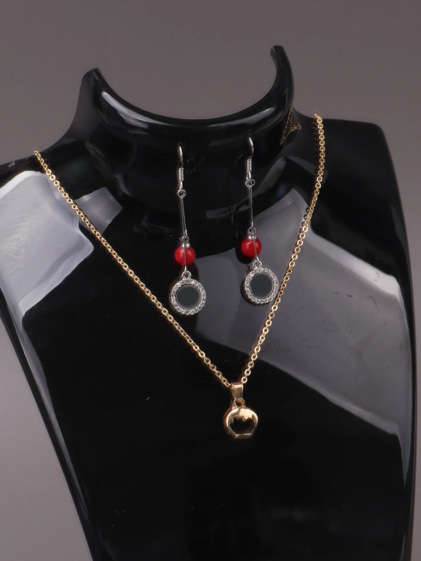 Présentoir Collier Buste Plastique 3 Coloris