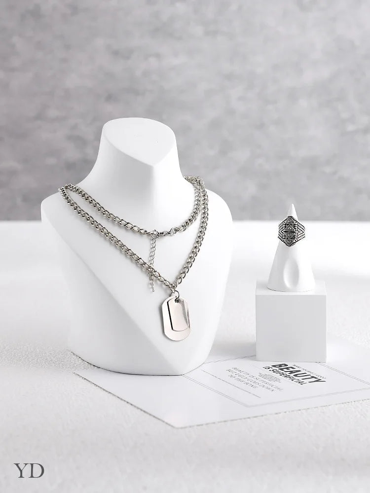 Buste Collier Résine Blanche Cuir Mannequin