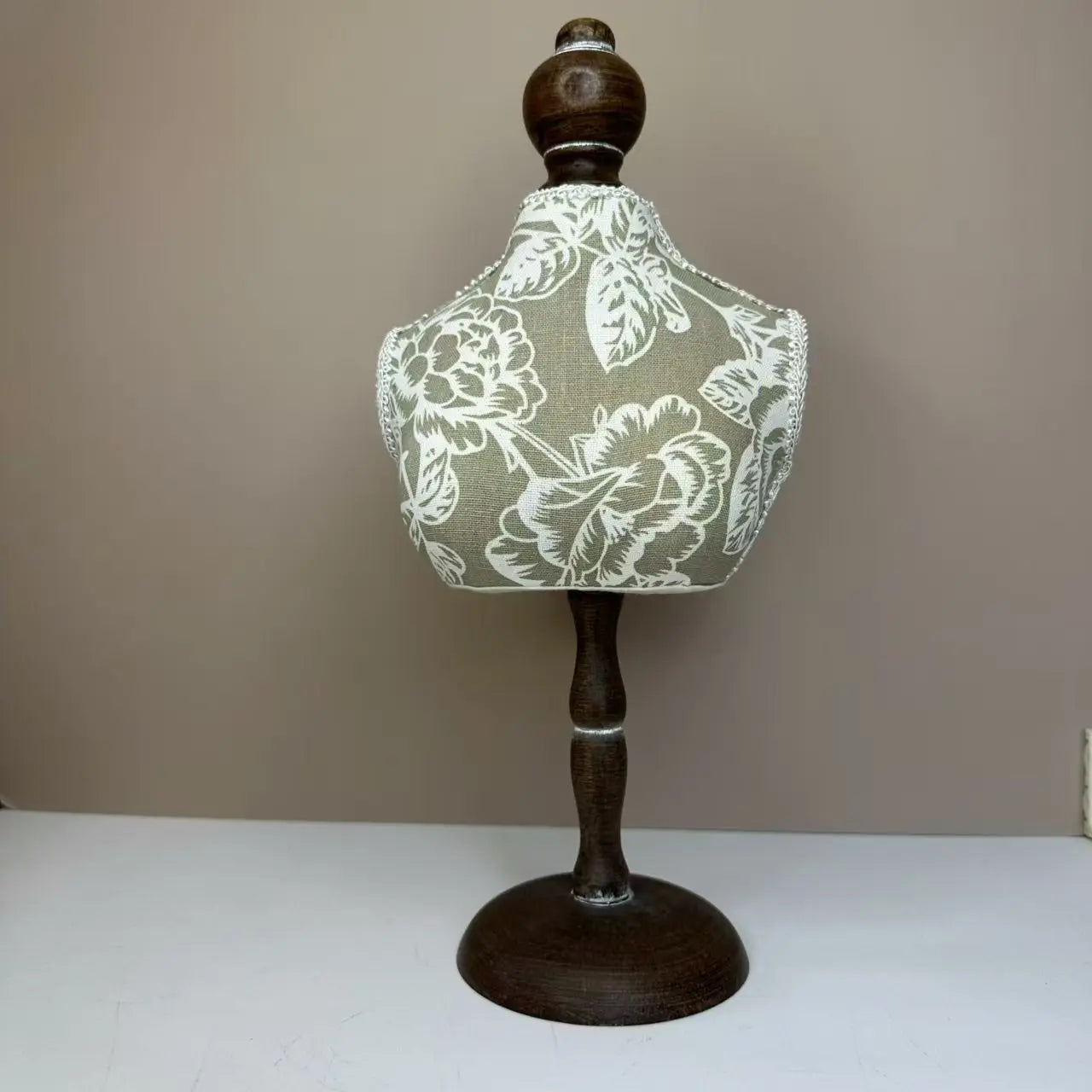Présentoir Collier Buste Bois Bambou Élégant